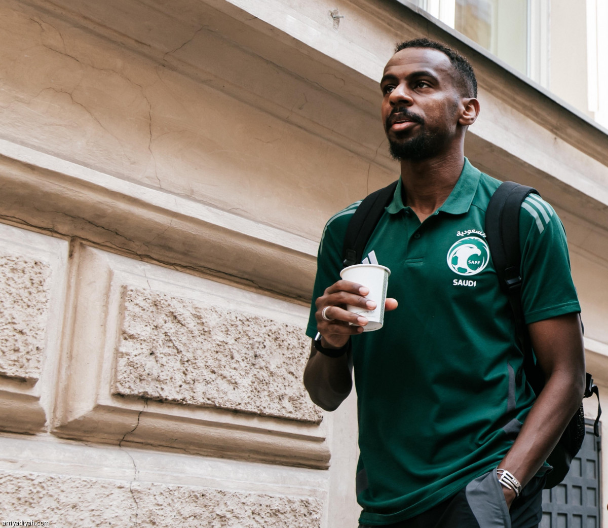 الأخضر يغادر