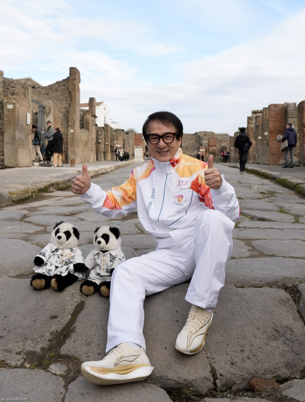 جاكي يحمل شعلة ميلانو