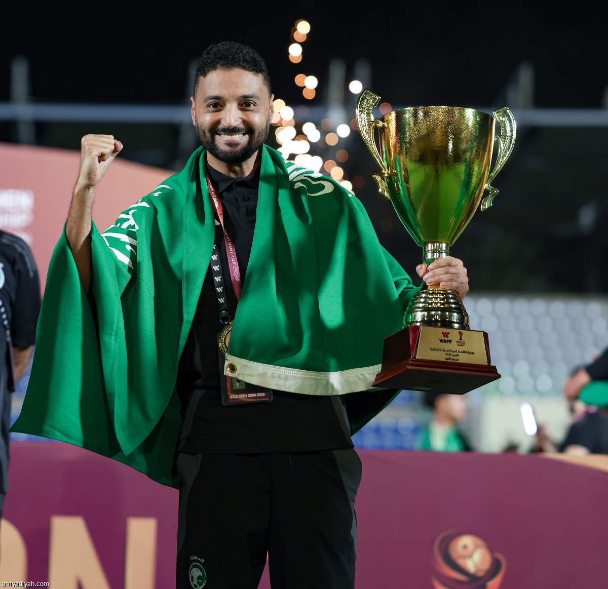 أخضر 16.. يتوشح الذهب