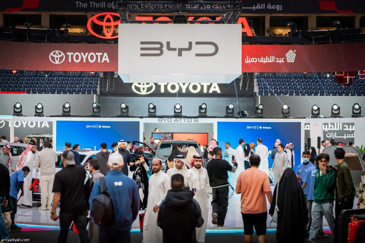 معرض السيارات ينطلق