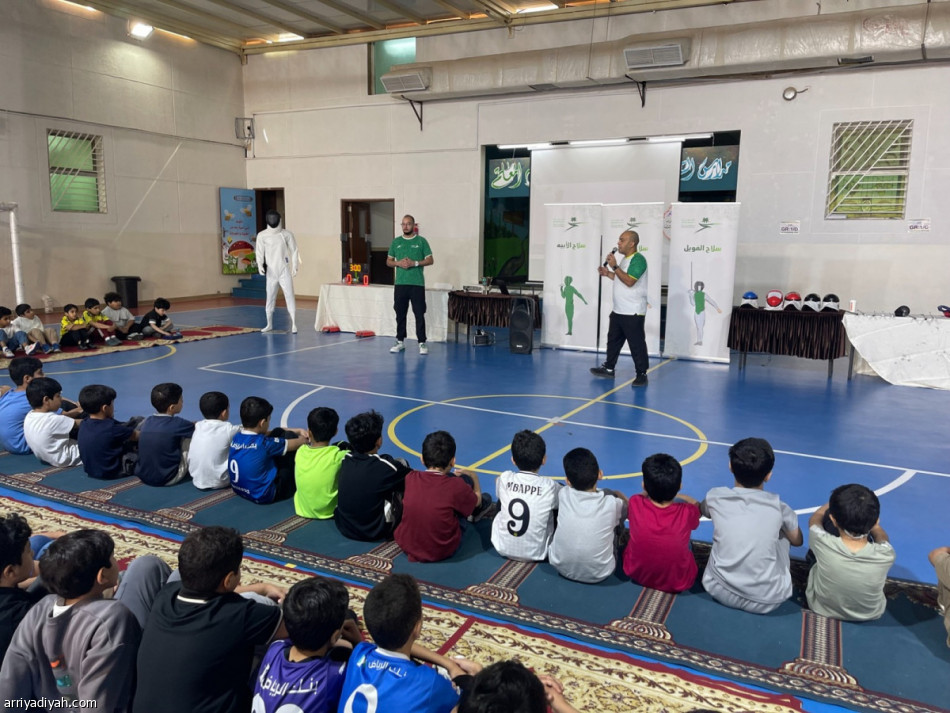 «المبارزة» يستعرض اللعبة في مدارس التعلم